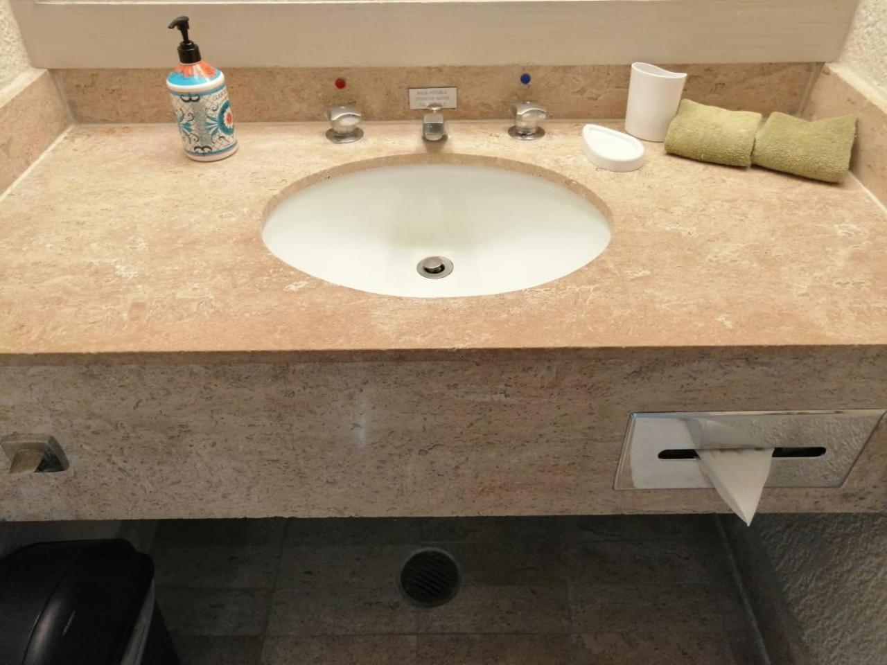 Beachfront Getaway Condo Cancun Room photo